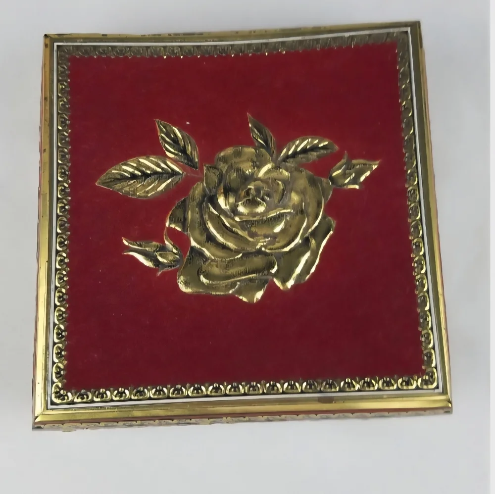 Vtg Blue Bird Confectionery velvet embossed rose litho tin box England, romantic